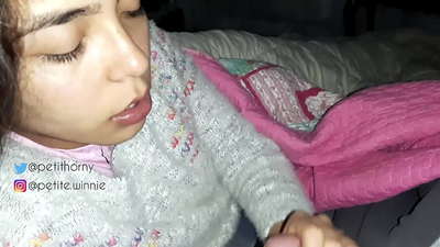 Aku ngulu kabeh susu sing dikumpulake bojoku - nuduhake ilat nganggo mani